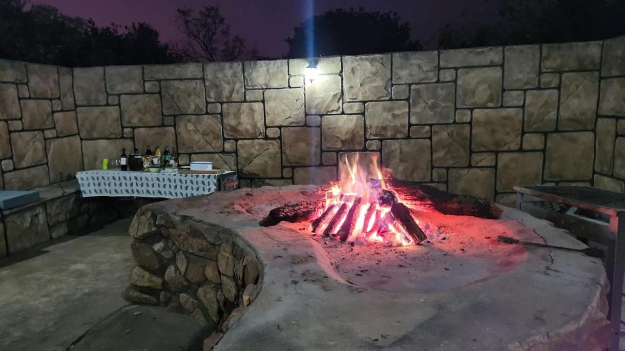 5 Sleeper Bushcamp Chalet Hartbeespoort Esterno foto