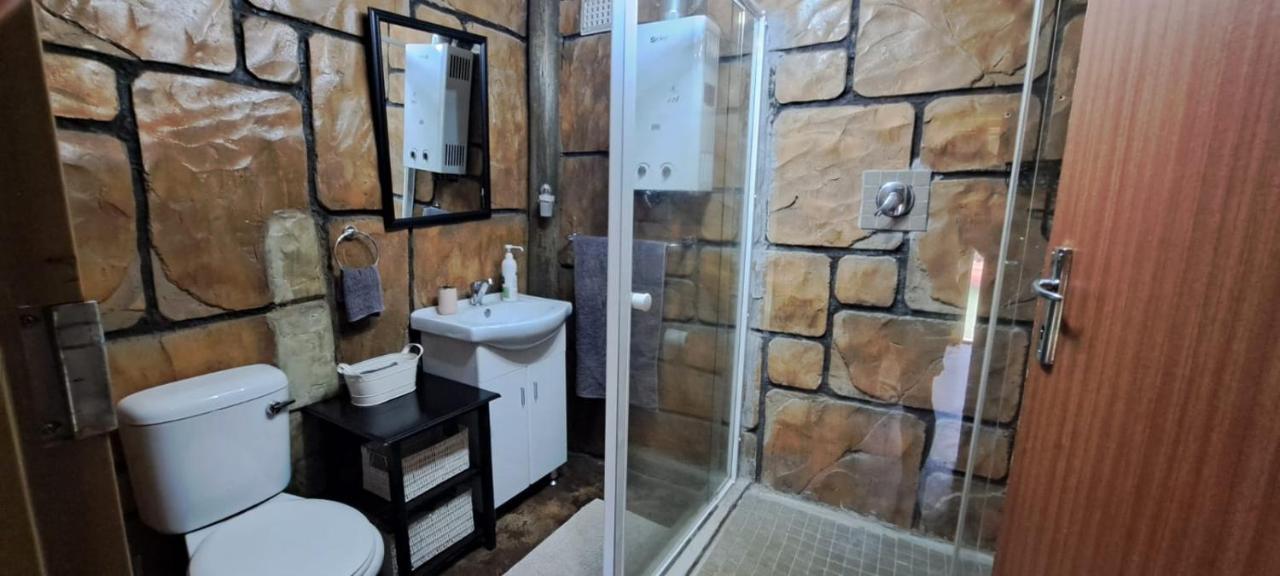 5 Sleeper Bushcamp Chalet Hartbeespoort Esterno foto