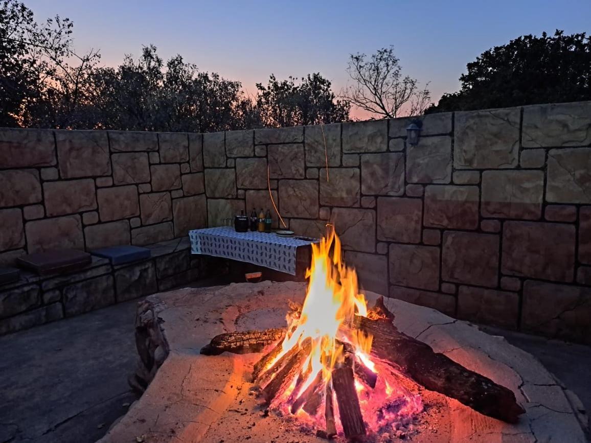 5 Sleeper Bushcamp Chalet Hartbeespoort Esterno foto