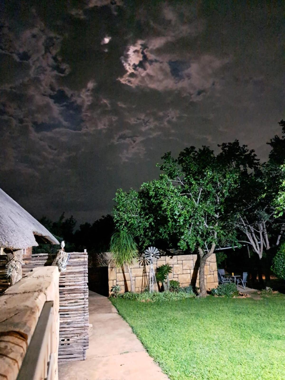 5 Sleeper Bushcamp Chalet Hartbeespoort Esterno foto